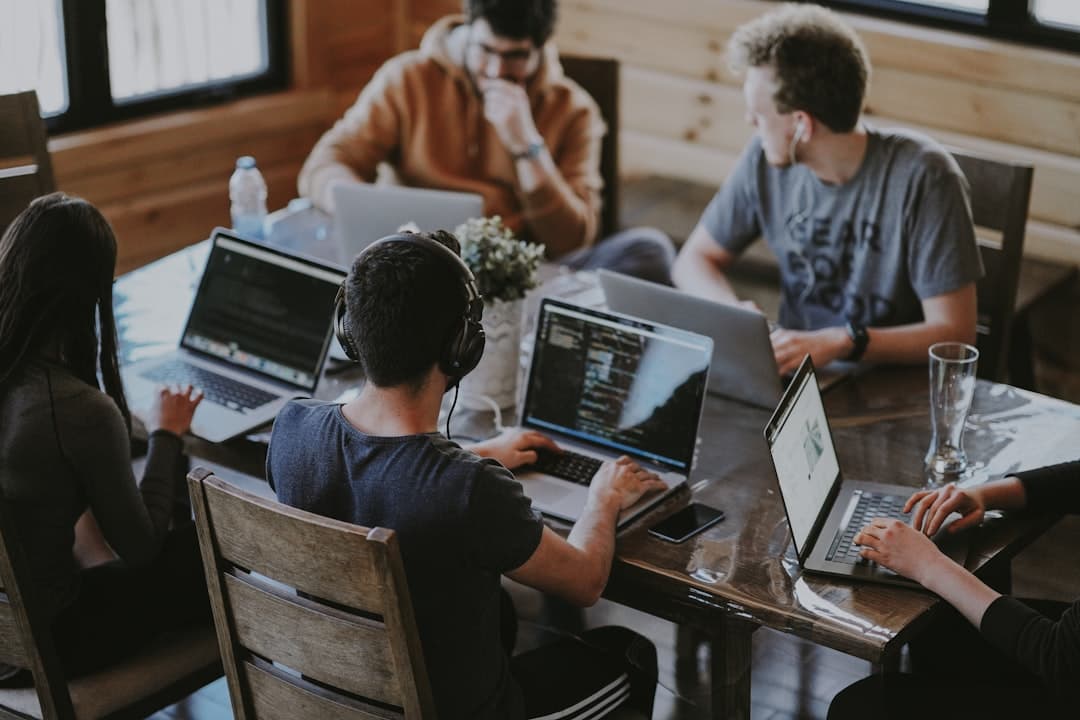 Integrasi AI: Perbandingan & Tutorial Praktis (ChatGPT, API)