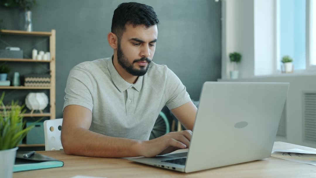 Freelance untuk Pemula 2026: Cara Realistis Dapat Uang Online