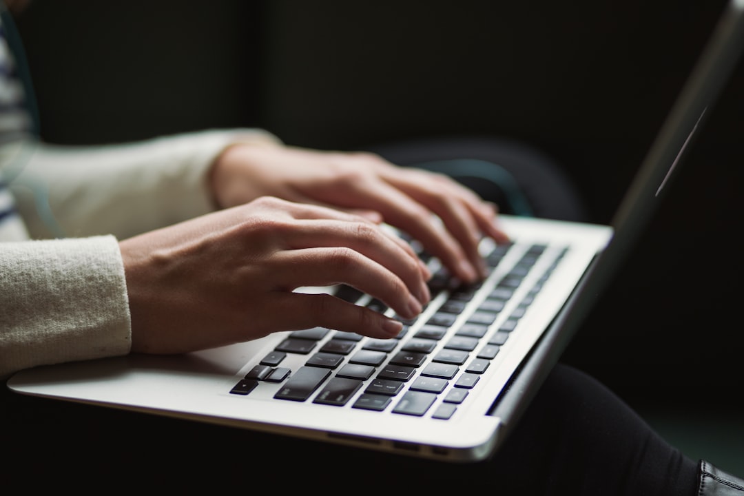Ilustrasi: Person using laptop