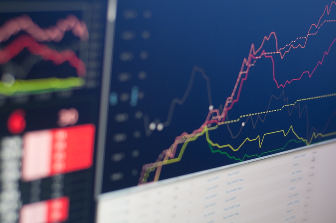 Ilustrasi: Close-up photo of monitor displaying graph