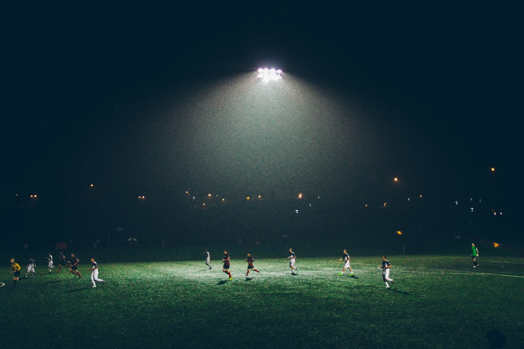 Ilustrasi: Group of pemain sepak bola on lapangan sepak bola
