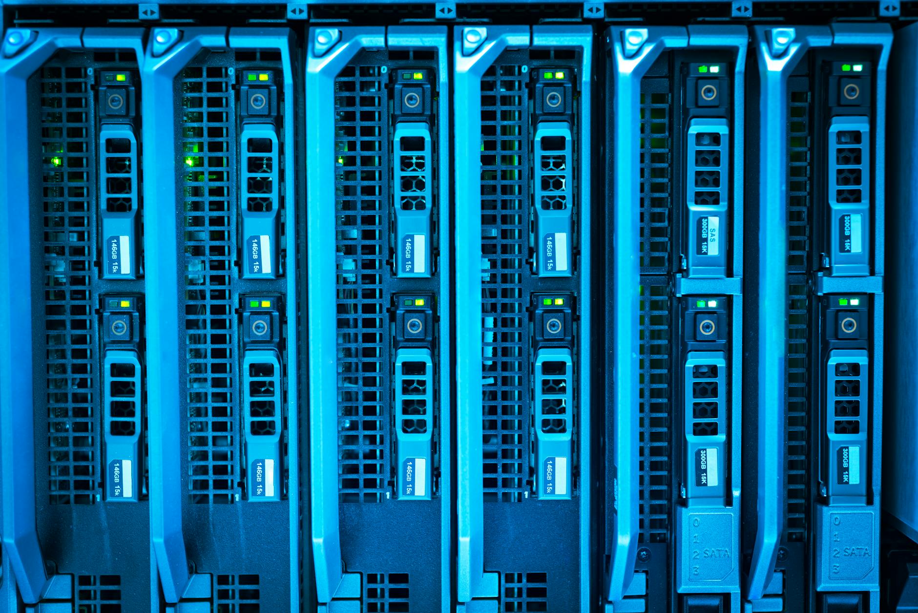 Ilustrasi: Detailed image of illuminated server racks showcasing modern technology infrastructure.