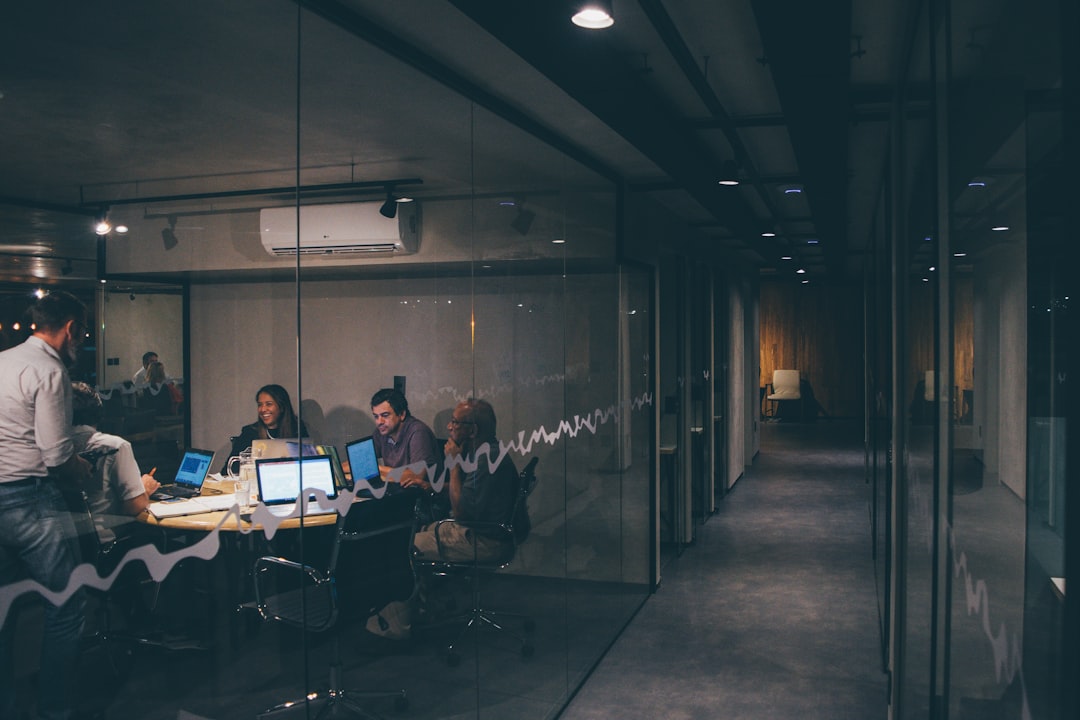 Ilustrasi: Group of people having a meeting