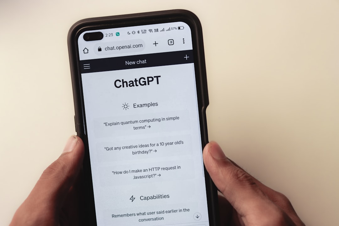 Ilustrasi: A person holding a cell phone with a chat app on the screen