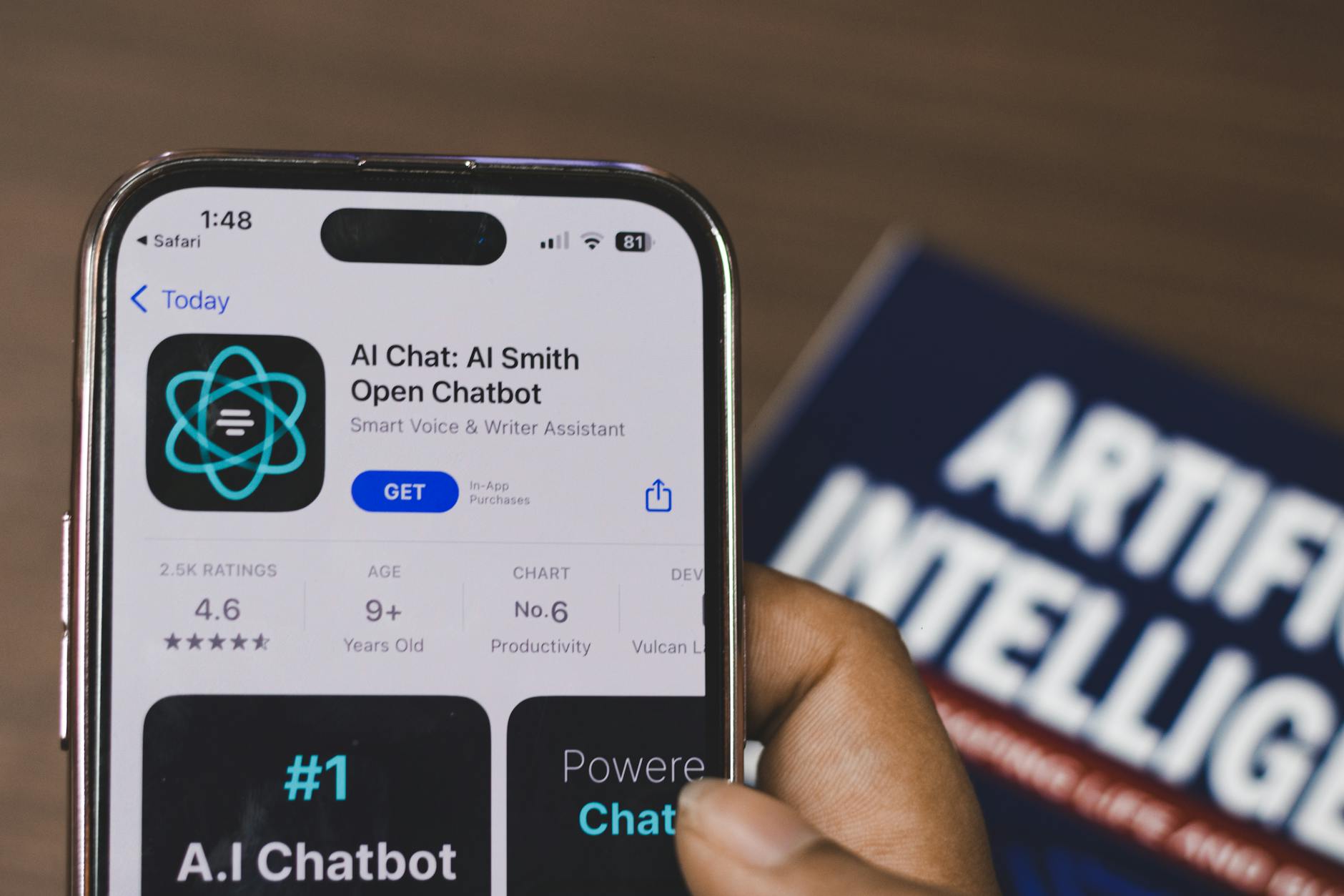 Ilustrasi: Hand holding a smartphone with AI chatbot app, emphasizing artificial intelligence and technology.